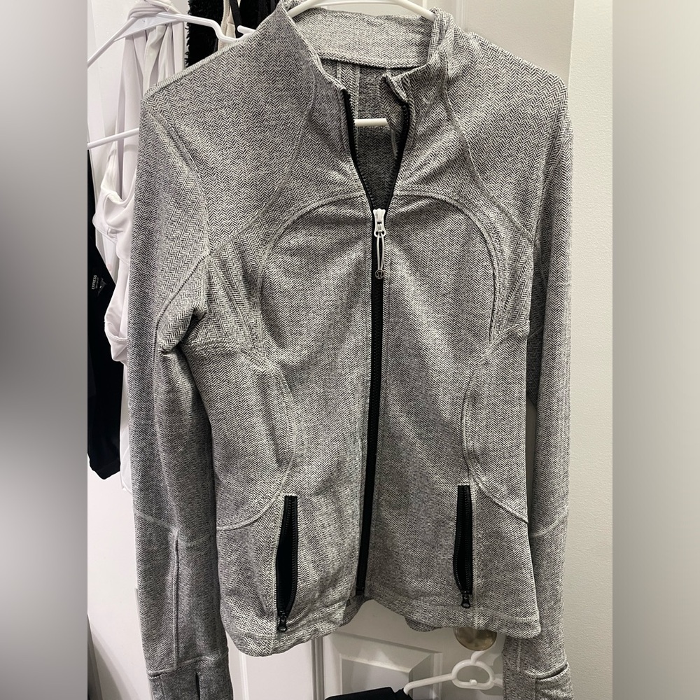 Great condition forme jacket size 10 lululemon soft Heather